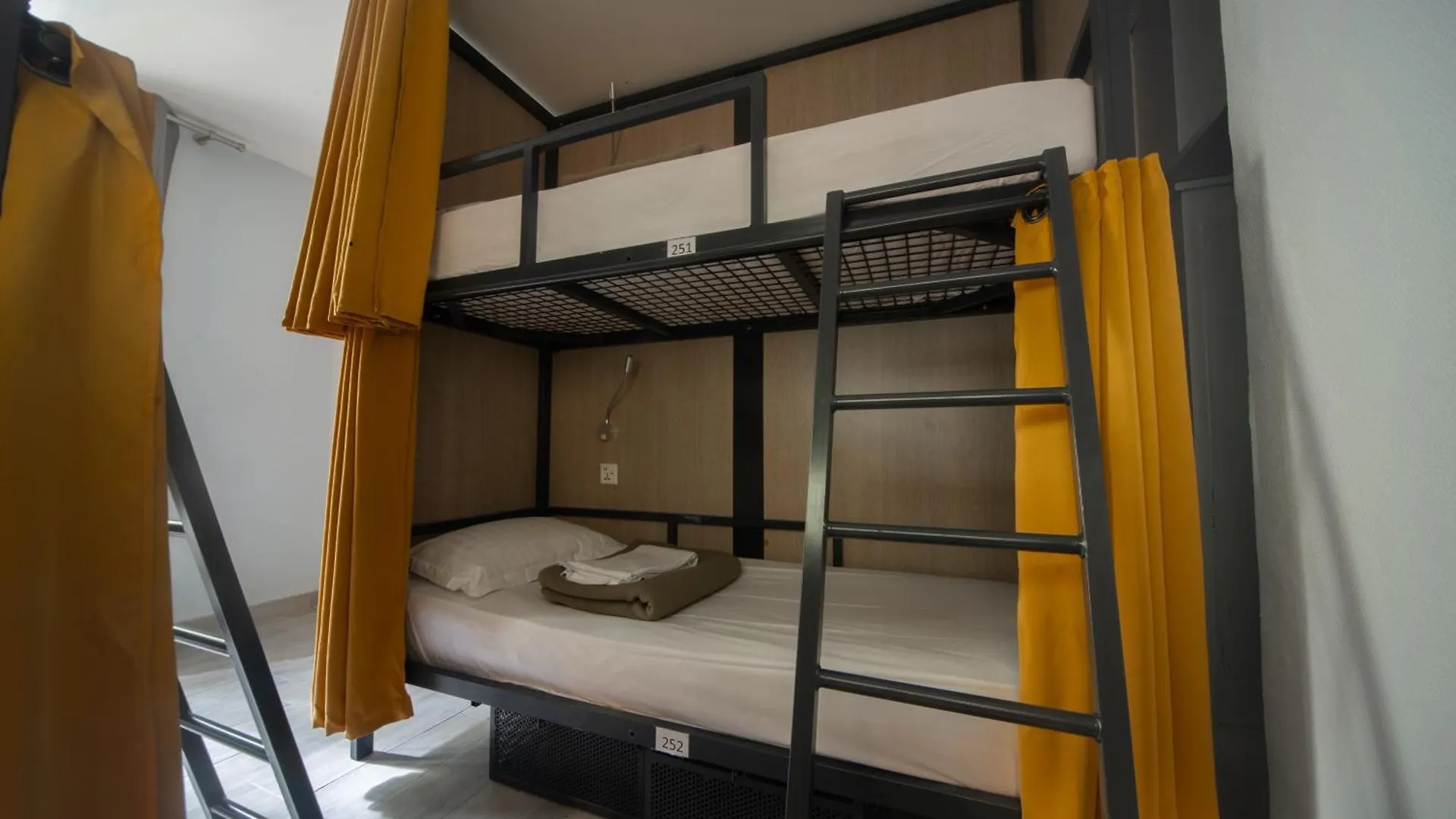 City Inn Paris אכסניה